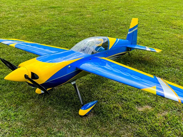 104" Edge 540T Blau/Gelb 2,64 m von Extreme Flight – Modellflugzentrum Schweiz