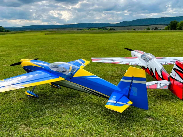 104" Edge 540T Blau/Gelb 2,64 m von Extreme Flight – Modellflugzentrum Schweiz