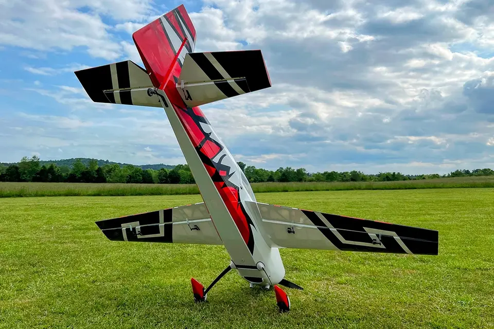 104" Edge 540T Rot/Schwarz 2,64 m von Extreme Flight – Modellflugzentrum Schweiz