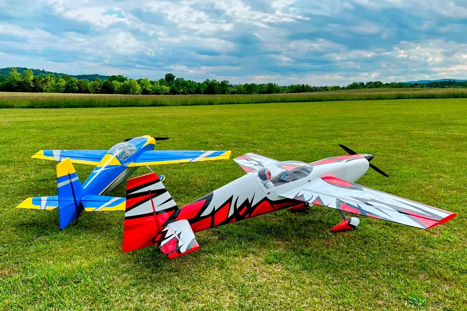 104" Edge 540T Rot/Schwarz 2,64 m von Extreme Flight – Modellflugzentrum Schweiz