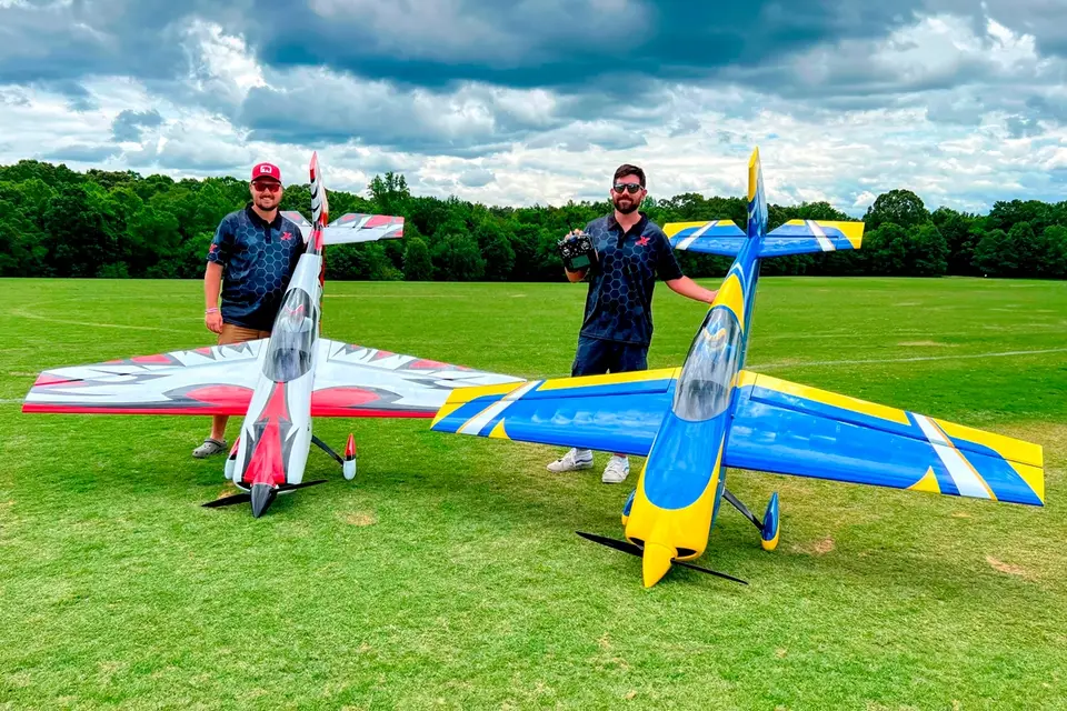 104" Edge 540T Rot/Schwarz 2,64 m von Extreme Flight – Modellflugzentrum Schweiz