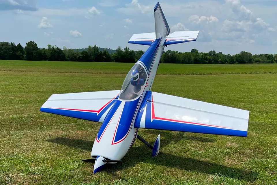 104" Extra 260 – Blau/Weiss 2,64 m von Extreme Flight – Modellflugzentrum Schweiz