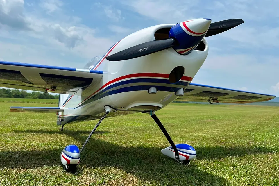 104" Extra 260 – Blau/Weiss 2,64 m von Extreme Flight – Modellflugzentrum Schweiz