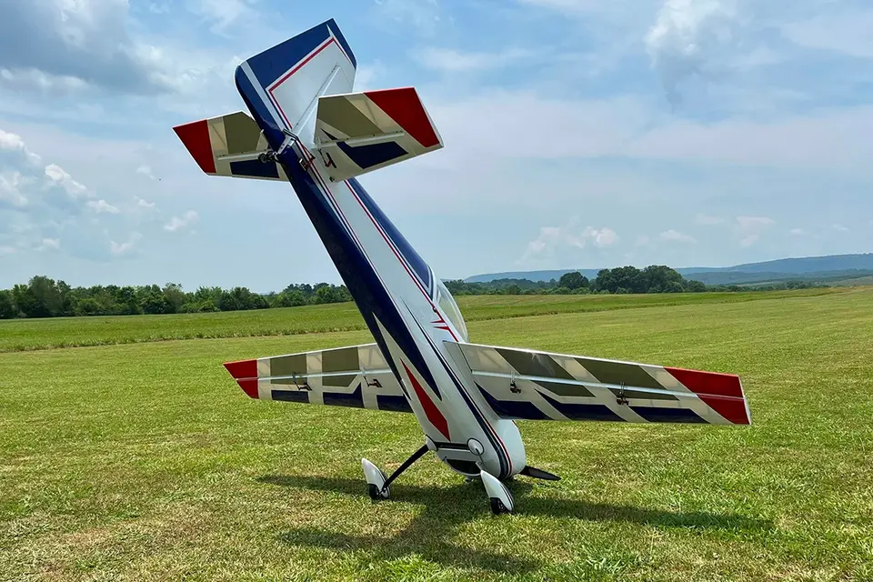 104" Extra 260 – Blau/Weiss 2,64 m von Extreme Flight – Modellflugzentrum Schweiz