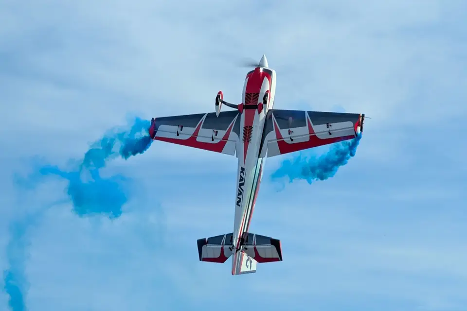 104" Extra NG ARF - gelb 2,64m von OMP Hobby – Modellflugzentrum Schweiz