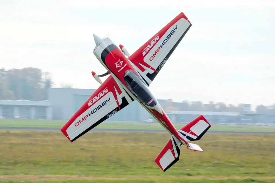 104" Extra NG ARF - gelb 2,64m von OMP Hobby – Modellflugzentrum Schweiz
