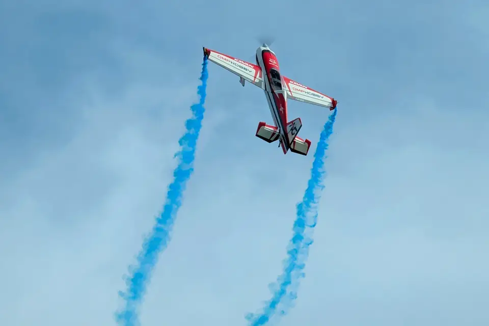 104" Extra NG ARF - gelb 2,64m von OMP Hobby – Modellflugzentrum Schweiz