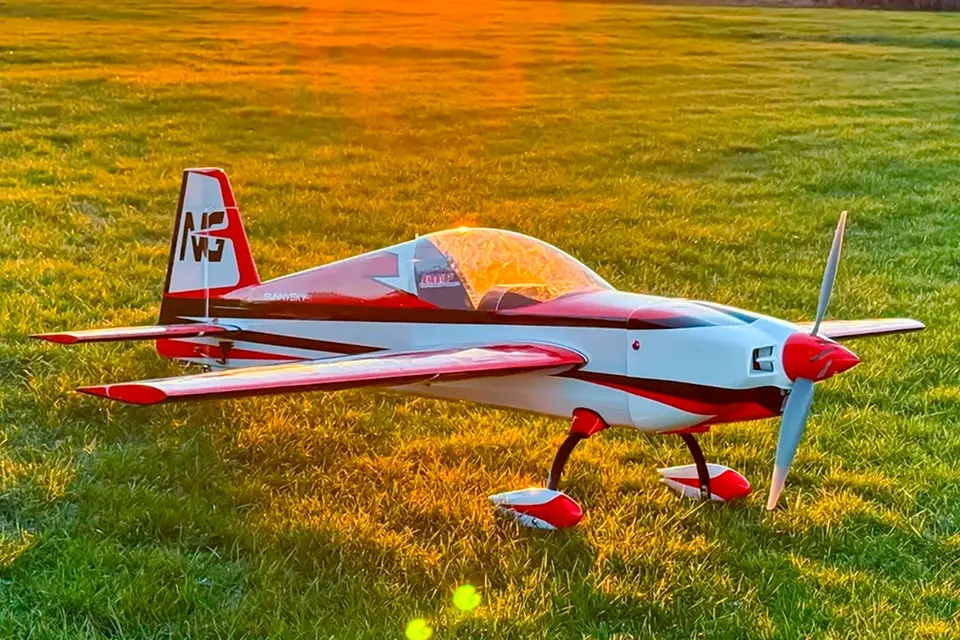 104" Extra NG ARF - gelb 2,64m von OMP Hobby – Modellflugzentrum Schweiz