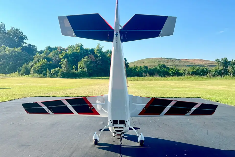 104" Extra NG V3 – Rot/Weiß 2,64 m von Extreme Flight – Modellflugzentrum Schweiz