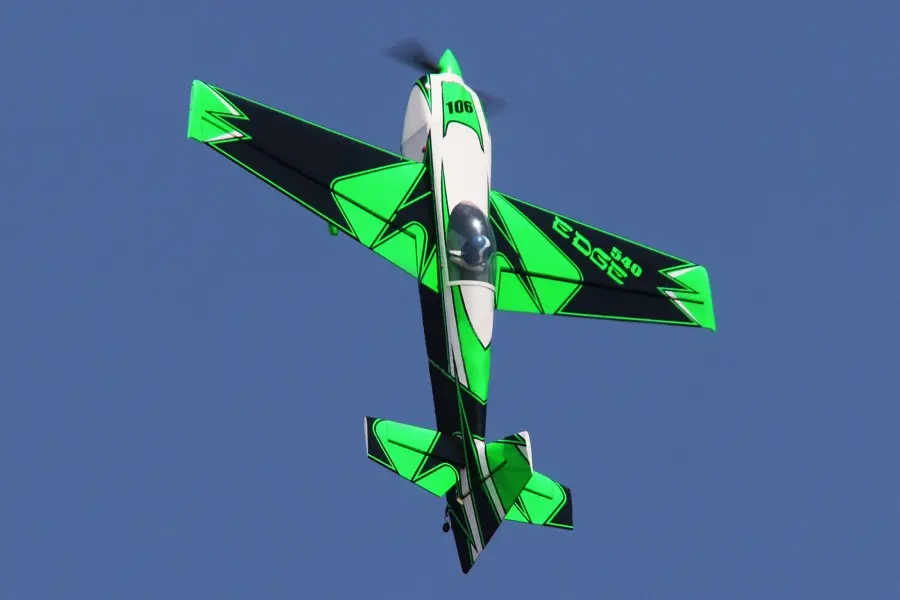 106" Edge 540 ARF - Rot 2,69m von OMP Hobby – Modellflugzentrum Schweiz