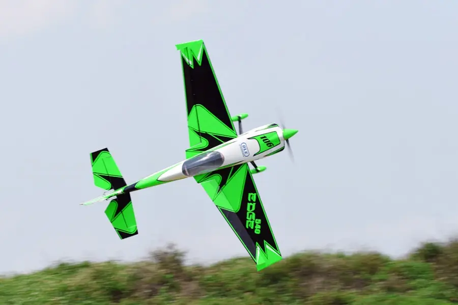 106" Edge 540 ARF - Rot 2,69m von OMP Hobby – Modellflugzentrum Schweiz