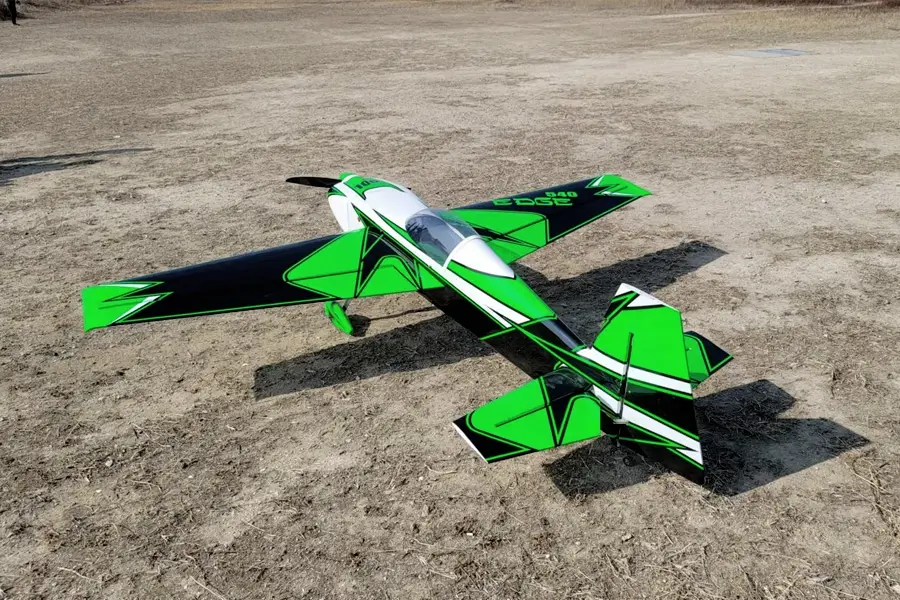 106" Edge 540 ARF - Rot 2,69m von OMP Hobby – Modellflugzentrum Schweiz