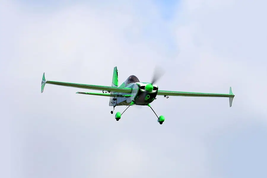 106" Edge 540 ARF - Rot 2,69m von OMP Hobby – Modellflugzentrum Schweiz