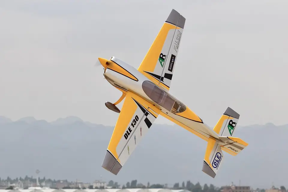 115" Extra NG 2920 mm 150 ccm Gelb-Silber von Pilot RC – Modellflugzentrum Schweiz