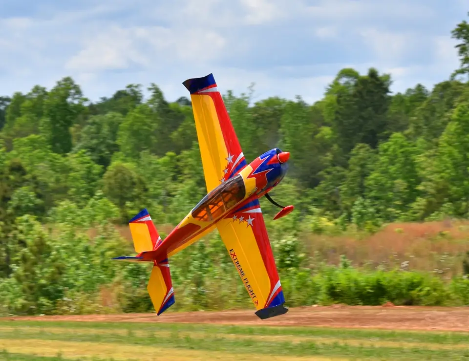 48" Extra 300 EXP V2 – Rot/Blau/Gelb 1,21 m von Extreme Flight – Modellflugzentrum Schweiz