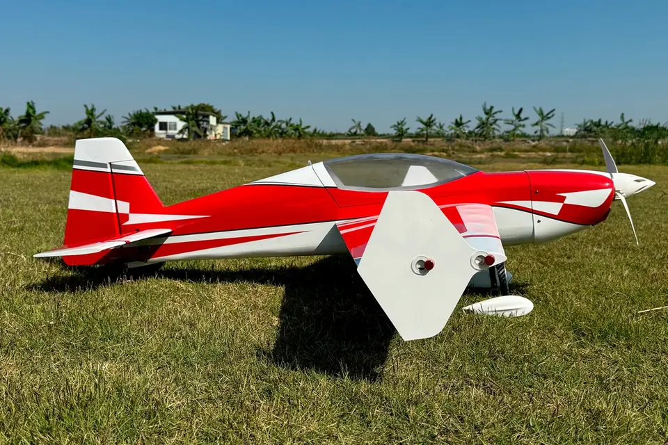 49" Extra NG Red/White 1,24m von Extreme Flight – Modellflugzentrum Schweiz