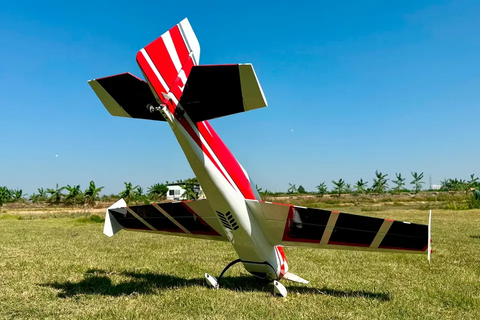 49" Extra NG Red/White 1,24m von Extreme Flight – Modellflugzentrum Schweiz