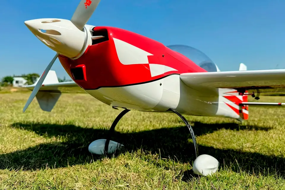 49" Extra NG Red/White 1,24m von Extreme Flight – Modellflugzentrum Schweiz