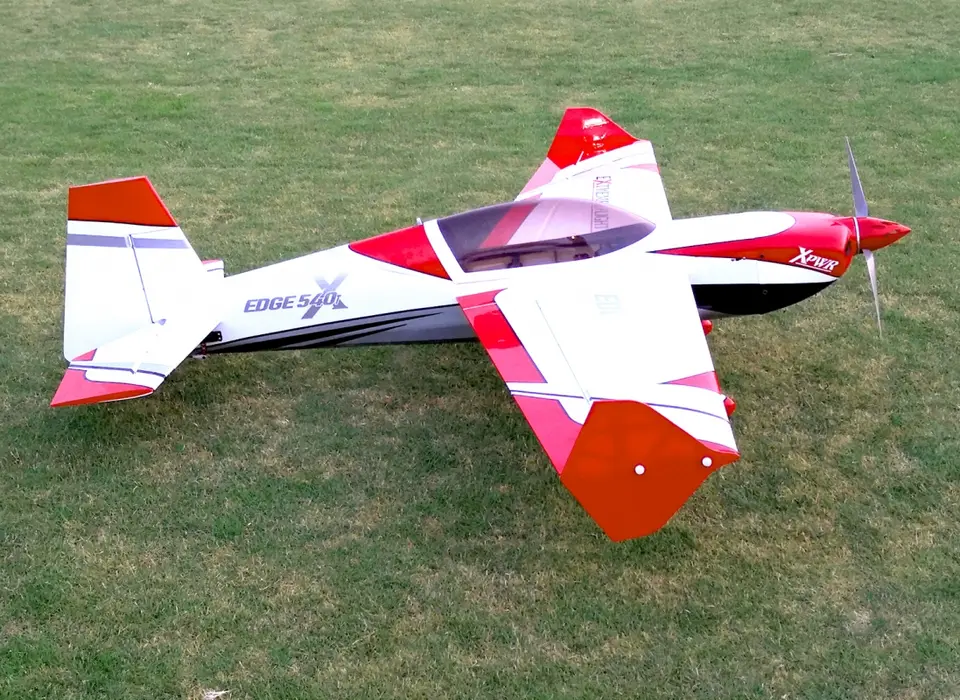60" Edge 540T V2 EXP - White/Red 1,52m von Extreme Flight – Modellflugzentrum Schweiz