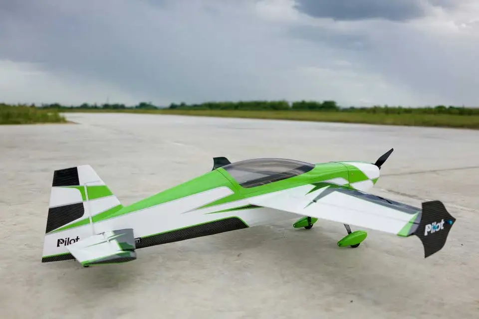 60" Extra NG 1524 mm Grün-Schwarz von Pilot RC – Modellflugzentrum Schweiz