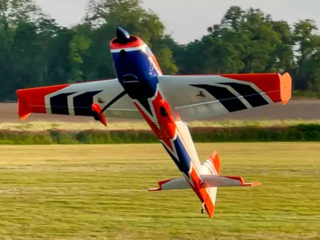 67" Extra 260 Orange/Weiss 1,7 m von Extreme Flight – Modellflugzentrum Schweiz