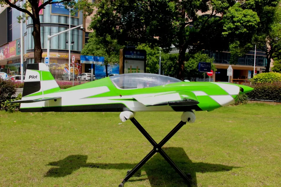 67" Extra NG 1702 mm Grün-Schwarz von Pilot RC – Modellflugzentrum Schweiz