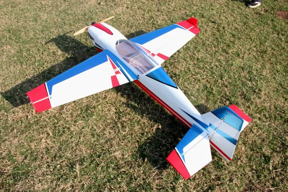 67" Extra NG 1702 mm Grün-Schwarz von Pilot RC – Modellflugzentrum Schweiz