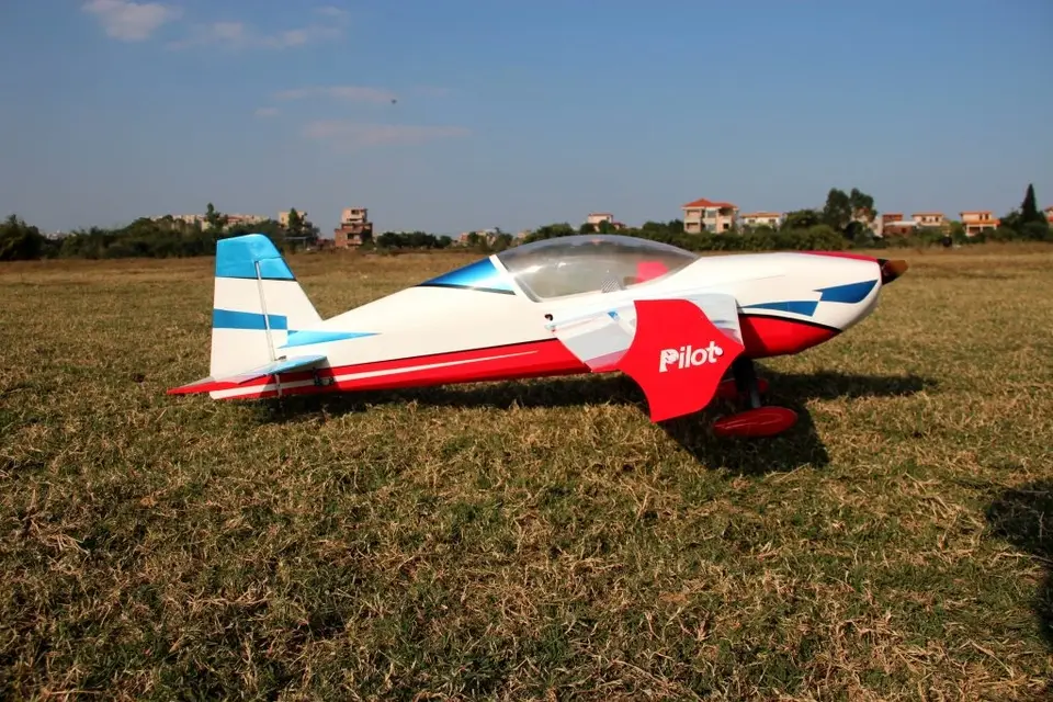 67" Extra NG 1702 mm Grün-Schwarz von Pilot RC – Modellflugzentrum Schweiz