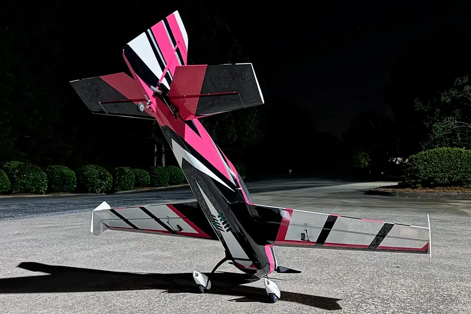 67" Extra NG Rosa/Weiss 1,7 m von Extreme Flight – Modellflugzentrum Schweiz