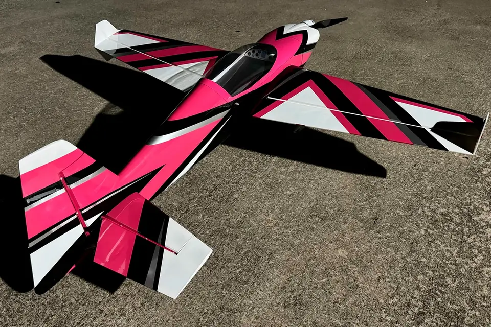 67" Extra NG Rosa/Weiss 1,7 m von Extreme Flight – Modellflugzentrum Schweiz