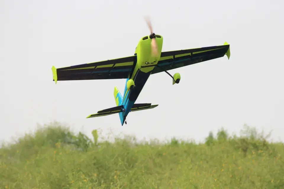 67" Slick 1702 mm Grün-Blau von Pilot RC – Modellflugzentrum Schweiz