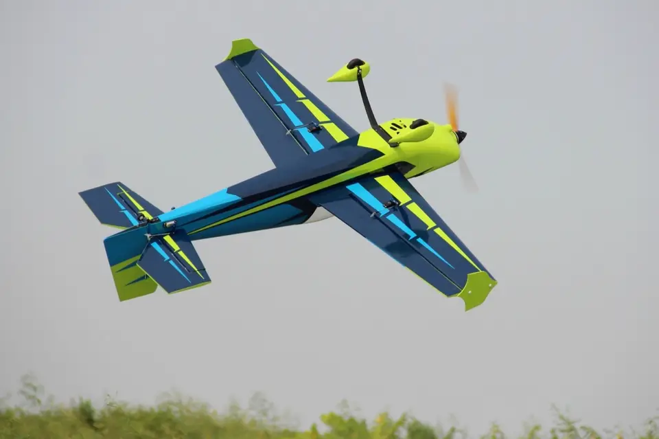 67" Slick 1702 mm Grün-Blau von Pilot RC – Modellflugzentrum Schweiz