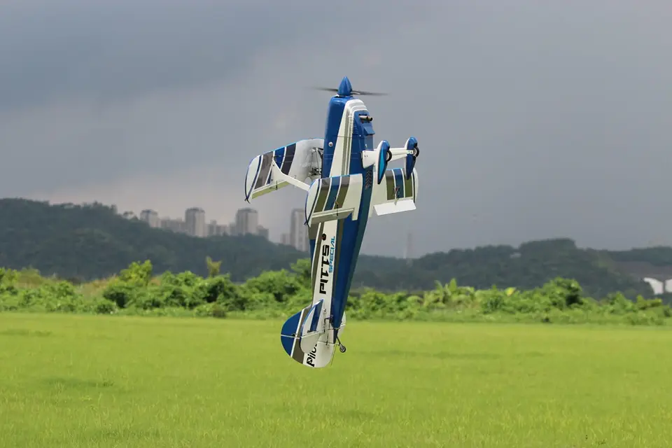 73" Pitts S2B Blau (1,85 m) von Pilot RC – Modellflugzentrum Schweiz