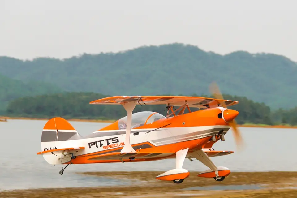 73" Pitts S2B Orange (1,85 m) von Pilot RC – Modellflugzentrum Schweiz