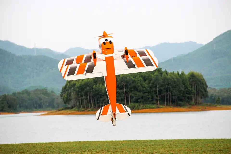 73" Pitts S2B Orange (1,85 m) von Pilot RC – Modellflugzentrum Schweiz