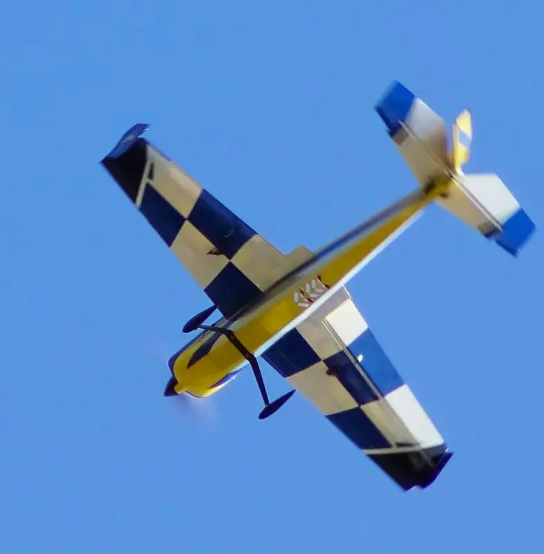74" Slick 580 EXP – Gelb/Blau 1,87 m von Extreme Flight – Modellflugzentrum Schweiz