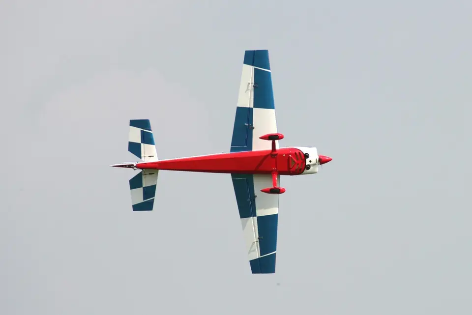78" Extra NG (1,97m) 35cm3 Rot-Blau-Weiss von Pilot RC – Modellflugzentrum Schweiz