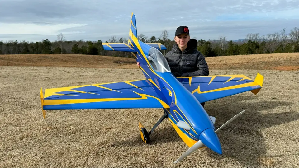 85" Raven – Gelb/Blau 2,24 m von Extreme Flight – Modellflugzentrum Schweiz