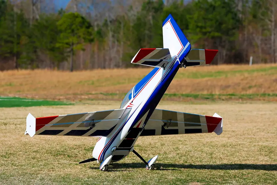 88" Extra 260 Blau/Weiss 2,23 von Extreme Flight – Modellflugzentrum Schweiz