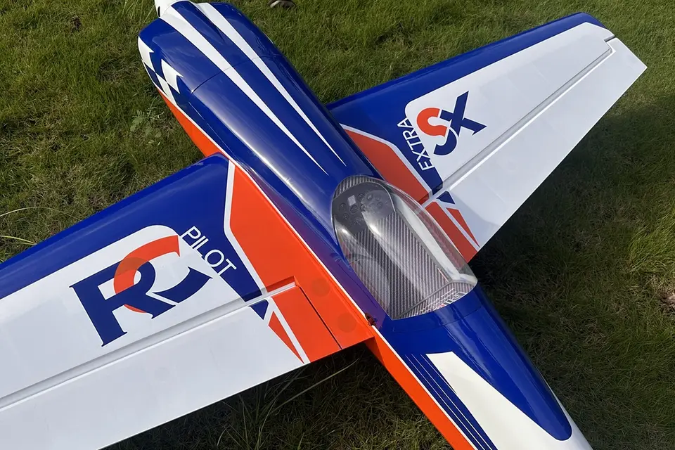 90" Extra 330SX (2,29 m) 60 ccm Orange-Blau von Pilot RC – Modellflugzentrum Schweiz
