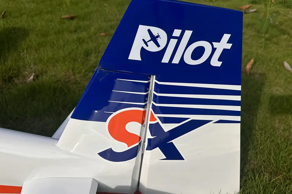 90" Extra 330SX (2,29 m) 60 ccm Orange-Blau von Pilot RC – Modellflugzentrum Schweiz