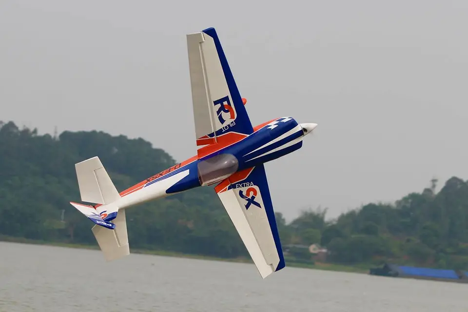 90" Extra 330SX (2,29 m) 60 ccm Orange-Blau von Pilot RC – Modellflugzentrum Schweiz