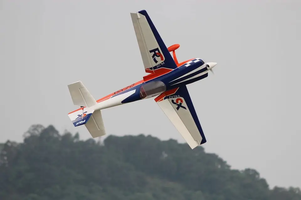 90" Extra 330SX (2,29 m) 60 ccm Orange-Blau von Pilot RC – Modellflugzentrum Schweiz