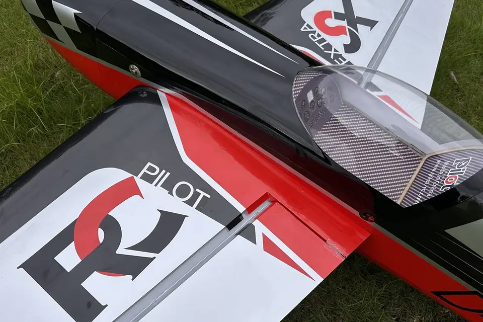 90" Extra 330SX (2,29 m) 60 ccm Rot-Schwarz von Pilot RC – Modellflugzentrum Schweiz
