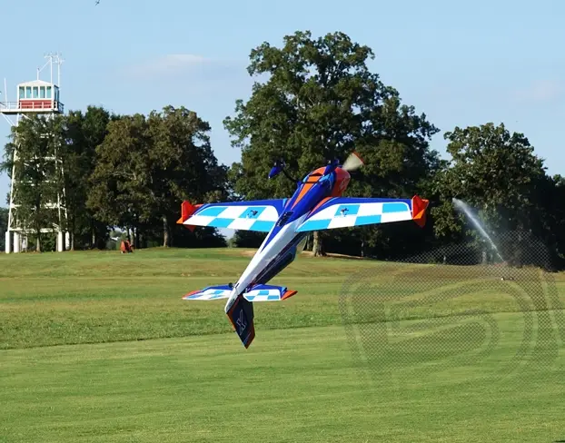 95" Extra 330S – Blau/Weiss 2,41 m von 3DHS – Modellflugzentrum Schweiz