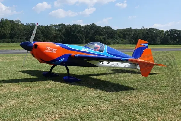 95" Extra 330S – Blau/Weiss 2,41 m von 3DHS – Modellflugzentrum Schweiz