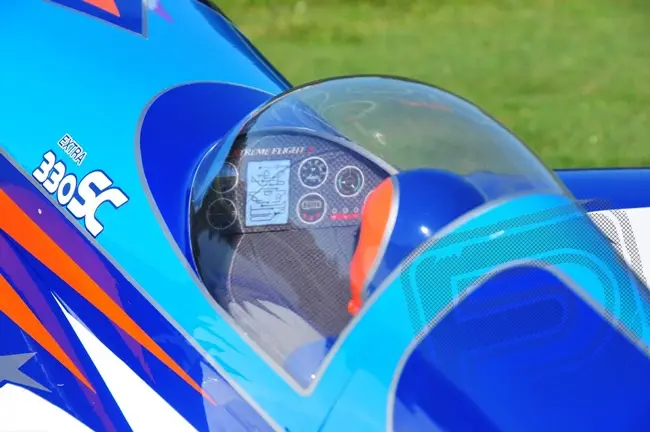 95" Extra 330S – Blau/Weiss 2,41 m von 3DHS – Modellflugzentrum Schweiz
