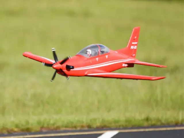 FMS Pilatus PC-21 PNP - 110 cm B-Ware – Modellflugzentrum Schweiz
