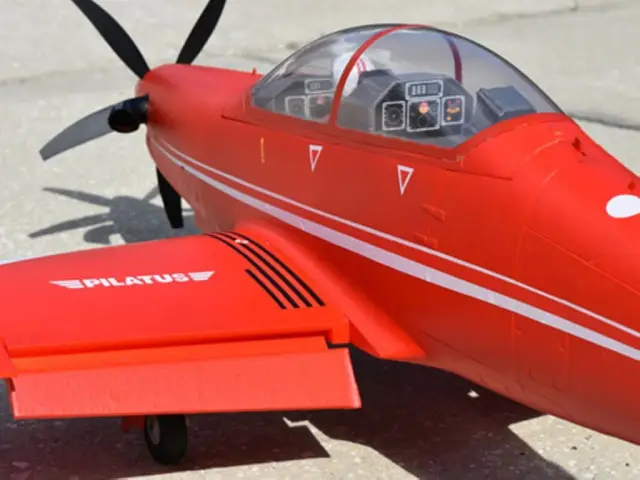 FMS Pilatus PC-21 PNP - 110 cm B-Ware – Modellflugzentrum Schweiz